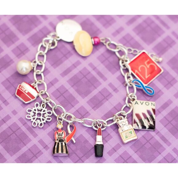 Vintage Fashionista Ensemble Elegant Charm Bracelet 7 inch by Avon - V9 - Picture 2 of 3